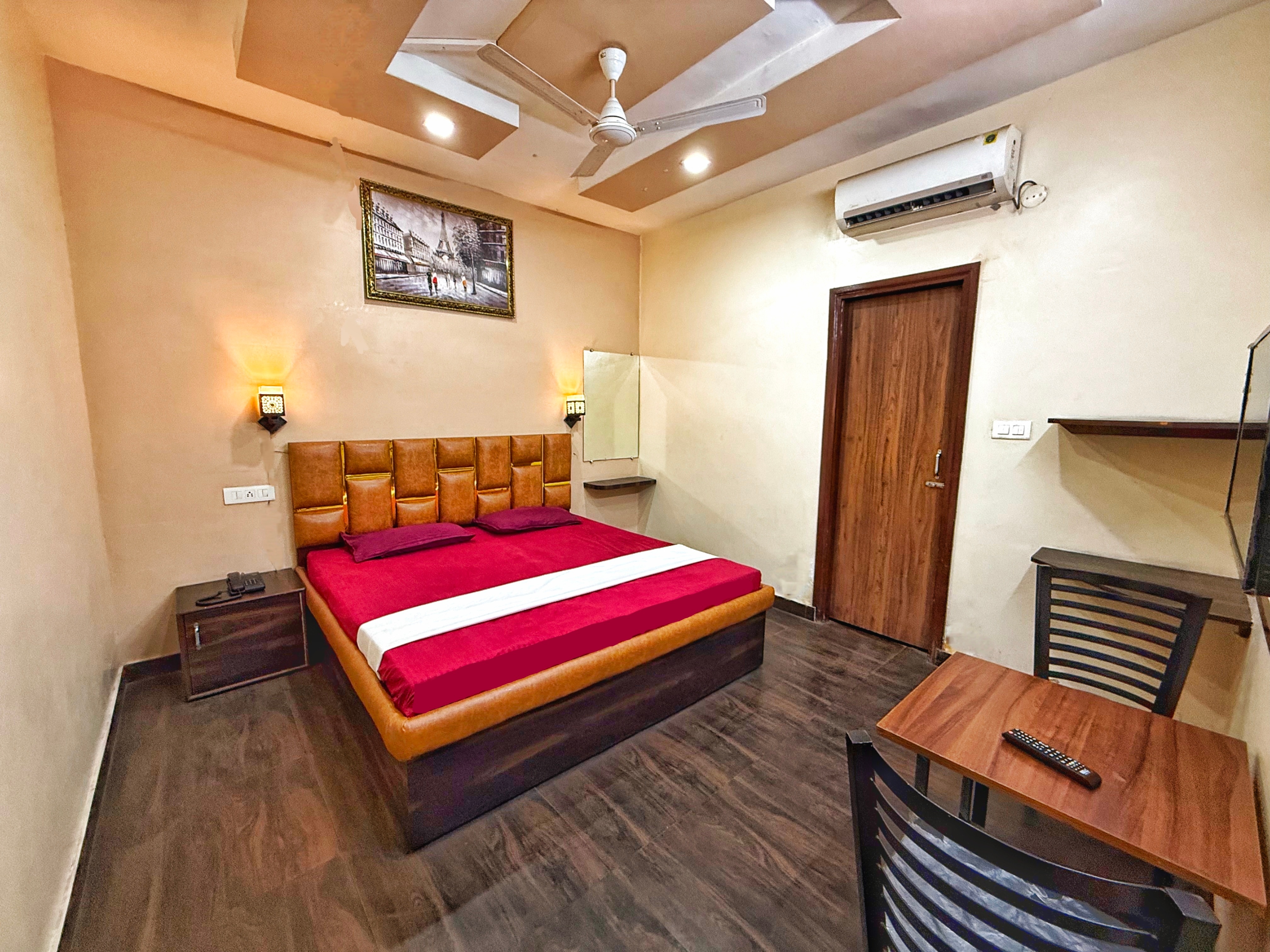 Hotel Syal Inn - Tap to explore photos