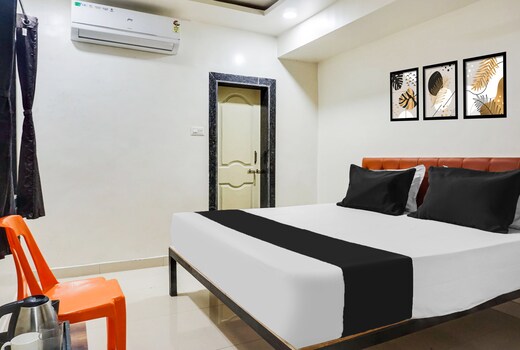 Hotel O Sarovar