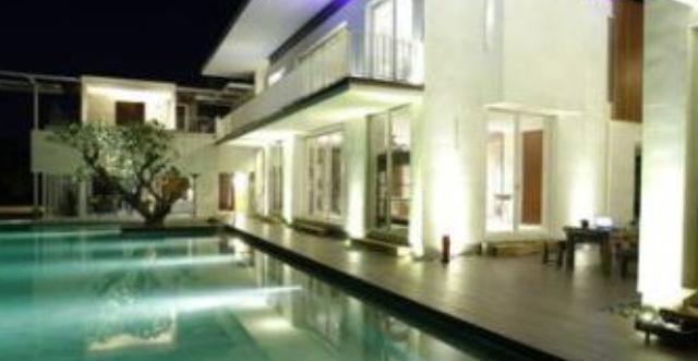 View Tigadis Villa Uluwatu PNG