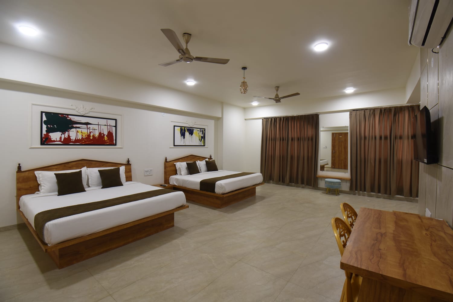 Hotel Majestic Pearl Near Railway Station