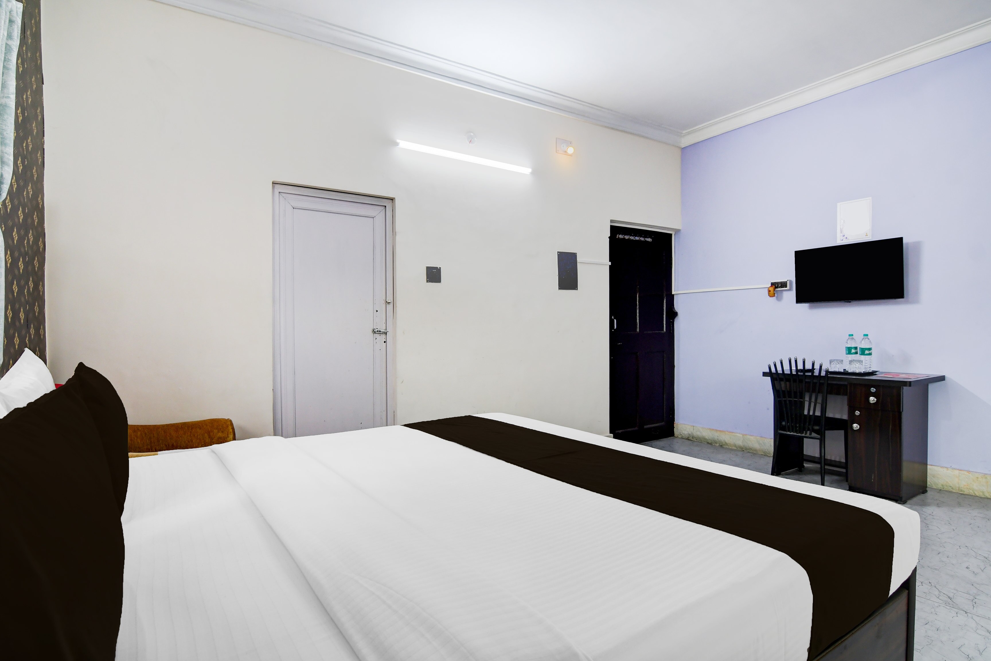 Hotel O Smriti Stay GD park - Tap to explore photos