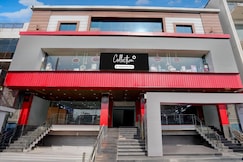 Collection O High Court Lucknow, Lucknow