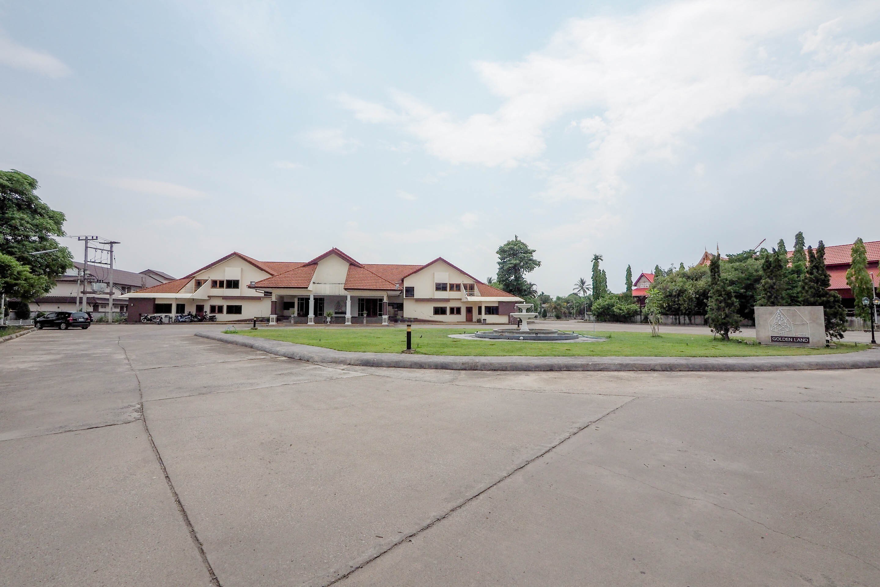 OYO 859 Golden Land Hotel - Tap to explore photos