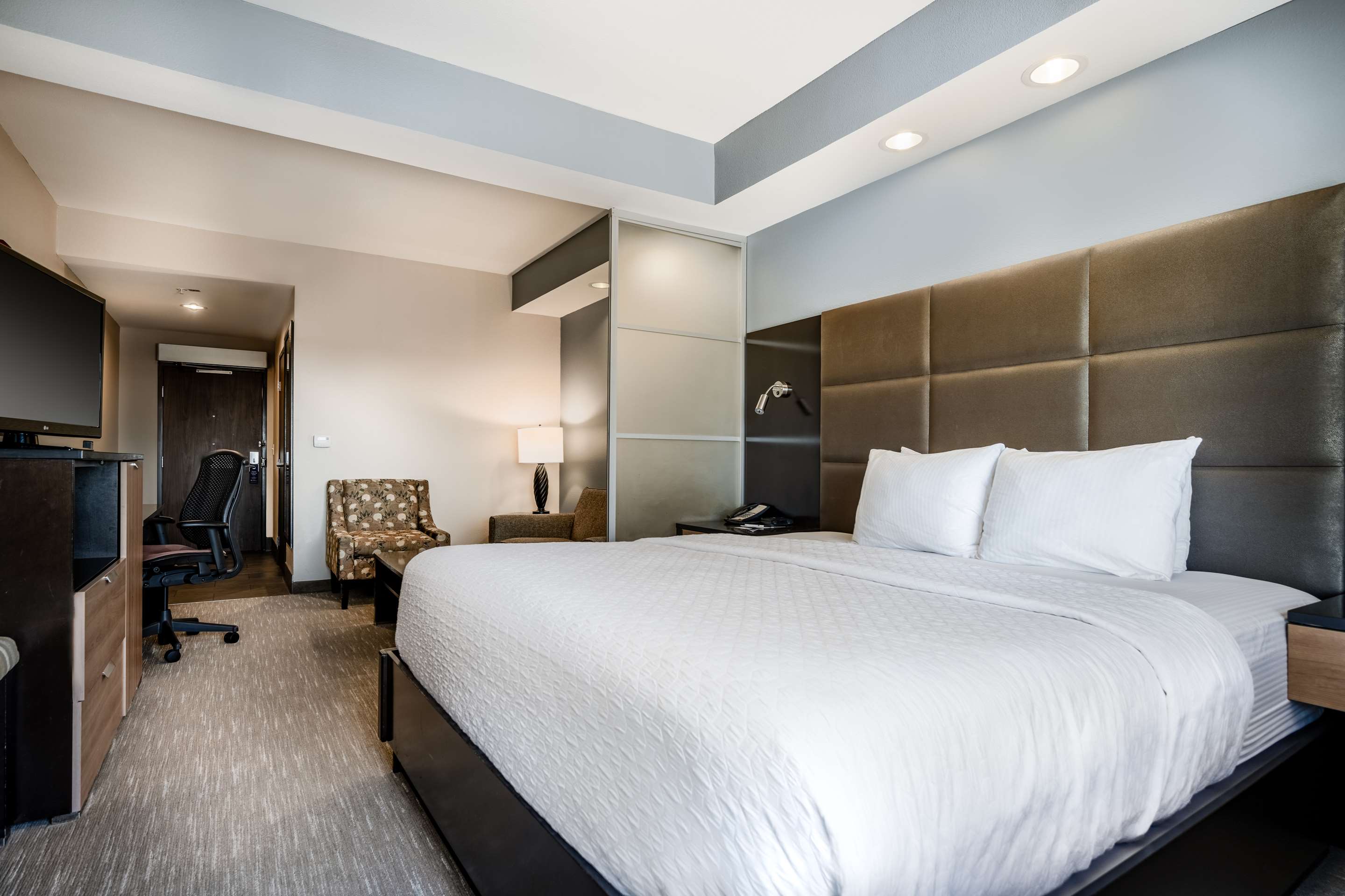 Best Western Premier Bryan College Station - Tap to explore photos