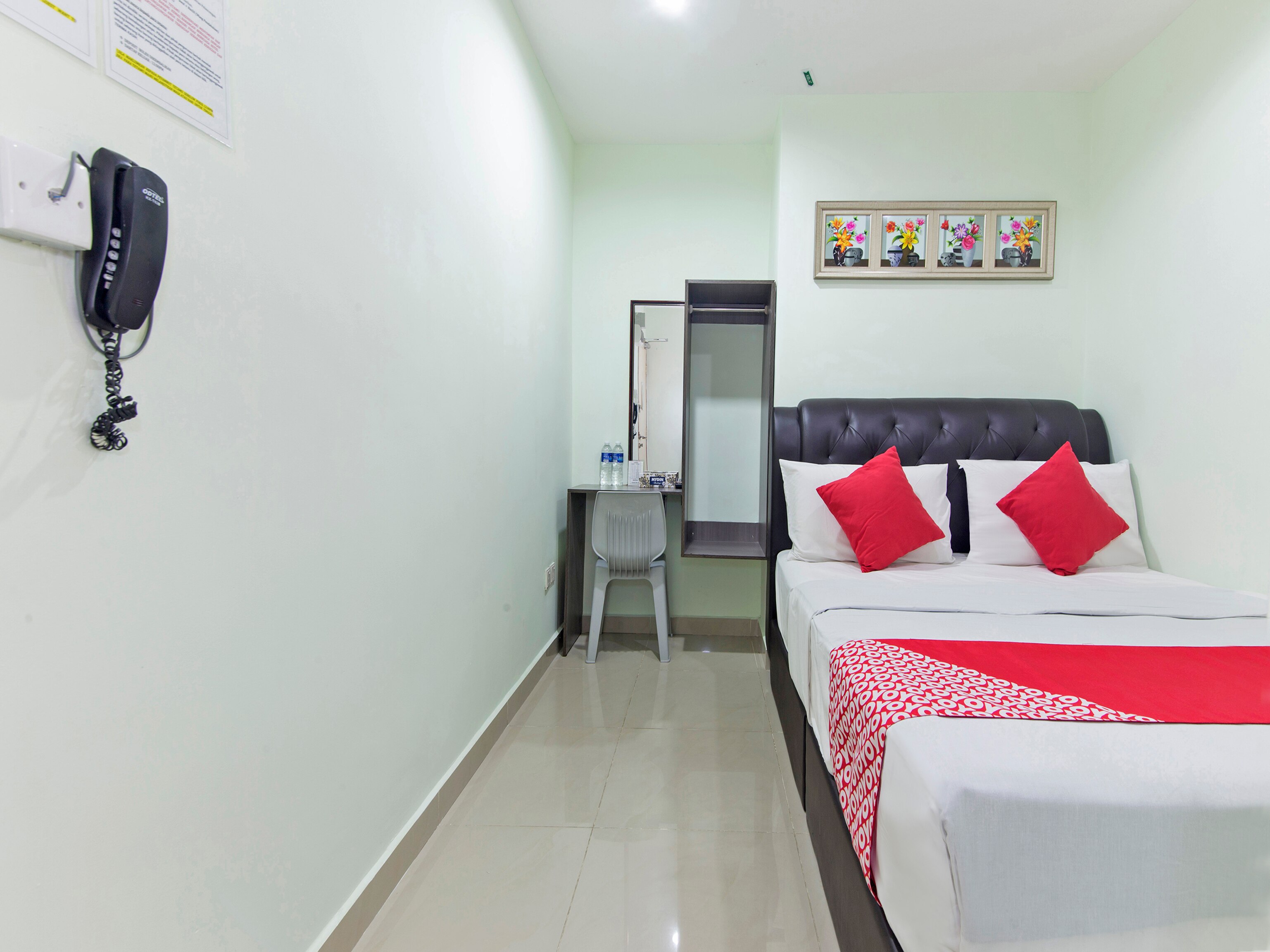 OYO 444 KL Empire Hotel - Tap to explore photos