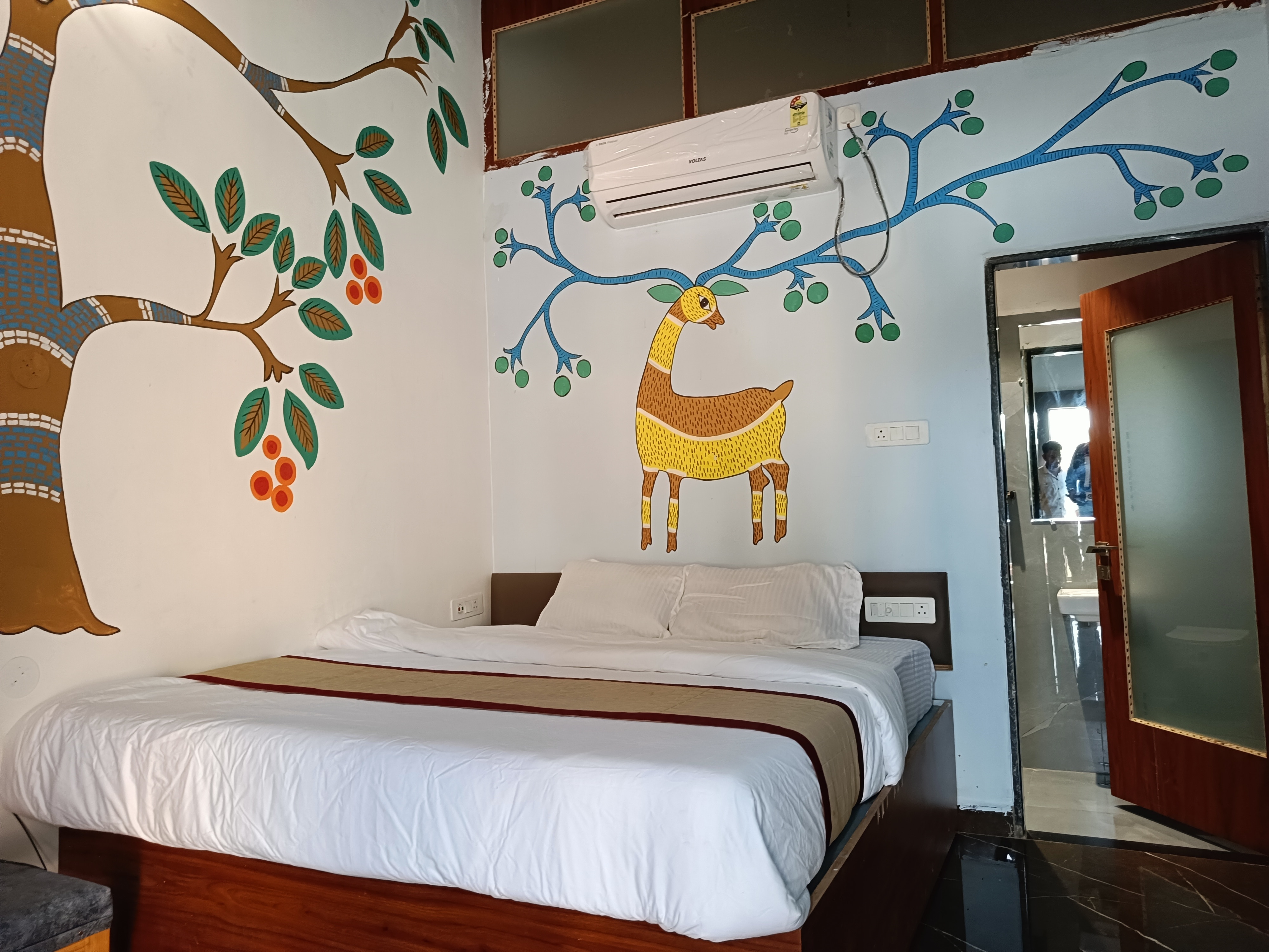 Hotel Kanha Heritage - Tap to explore photos