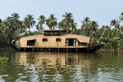 Island of Hope Traditional Luxury Houseboat, Kumarakom