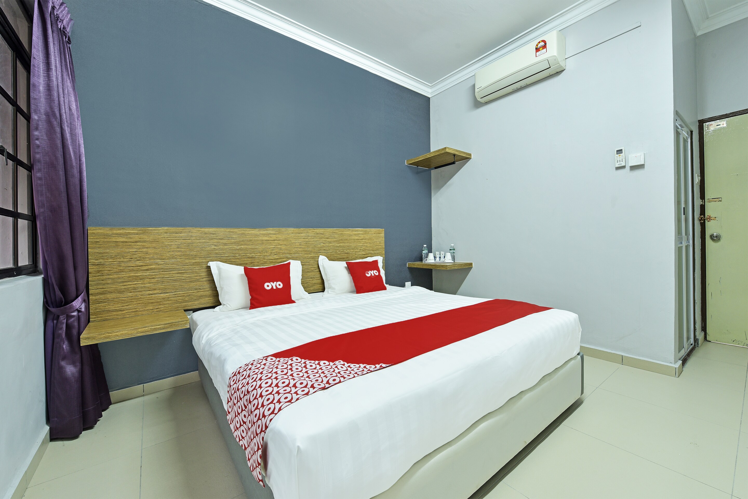 OYO 90626 Hotel Ezzyhome Johor Jaya - Tap to explore photos