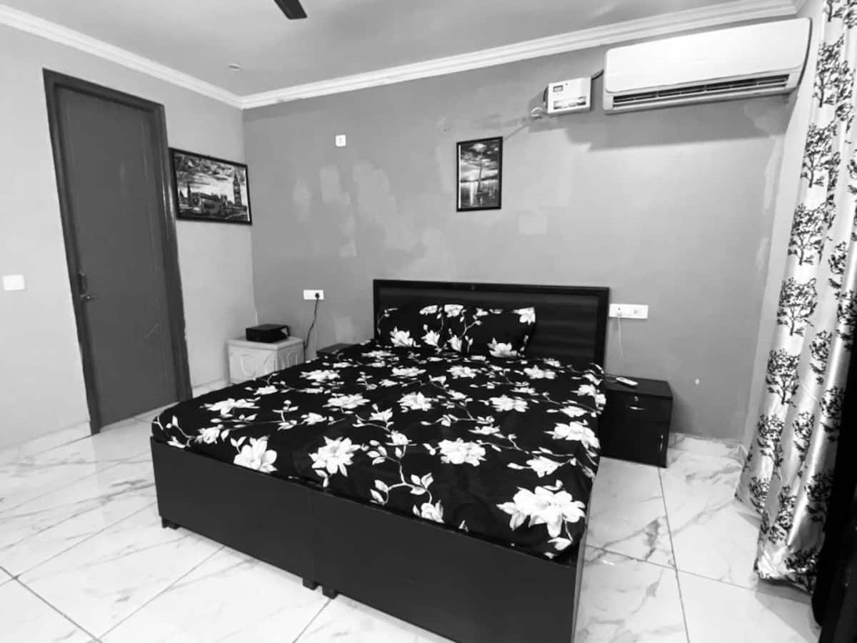 Private 1 BHK Apartment with Balcony - Tap to explore photos
