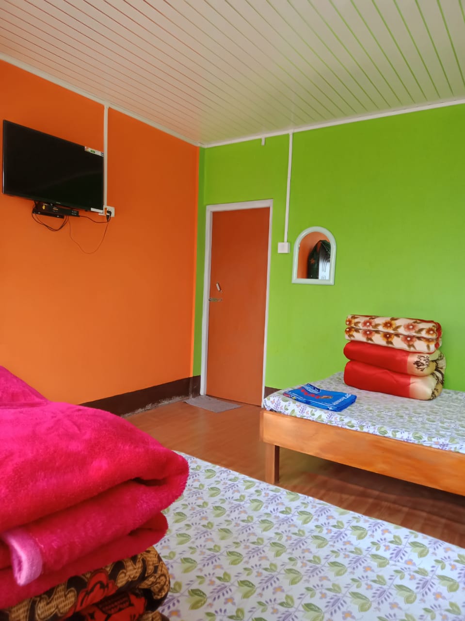 YANKEE HOMESTAY - Tap to explore photos
