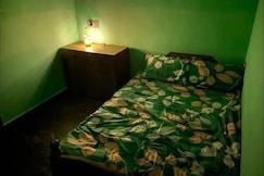 Roof top couple stay cozy, Mysore