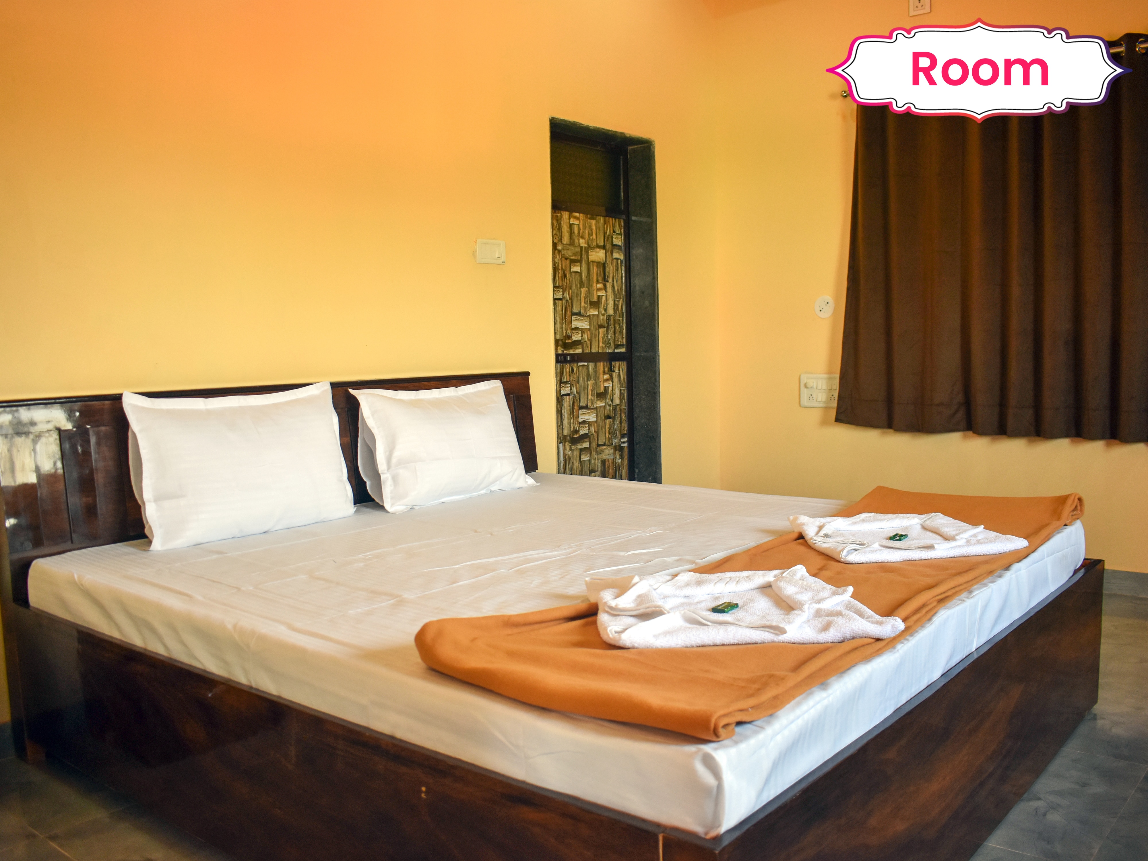 Super Deluxe Family Room with Balcony 1