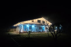 Plum Vista Shared Farm Suite1BR Free Bonfire & A La Carte Farm Meals By Homeyhuts, Shupiyan