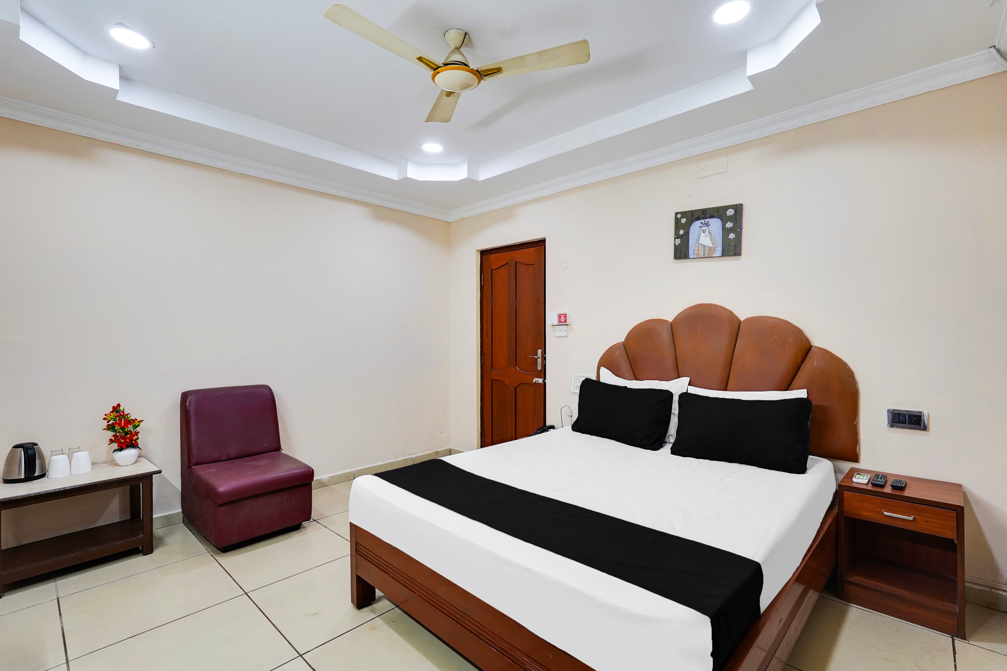 Hotel O Park Town Near Nehru Stadium - Tap to explore photos