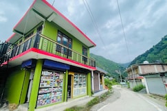 JIYAHA WATERFALL AND SNOW VIEW HOMESTAY , SHANSHAR, Sainj