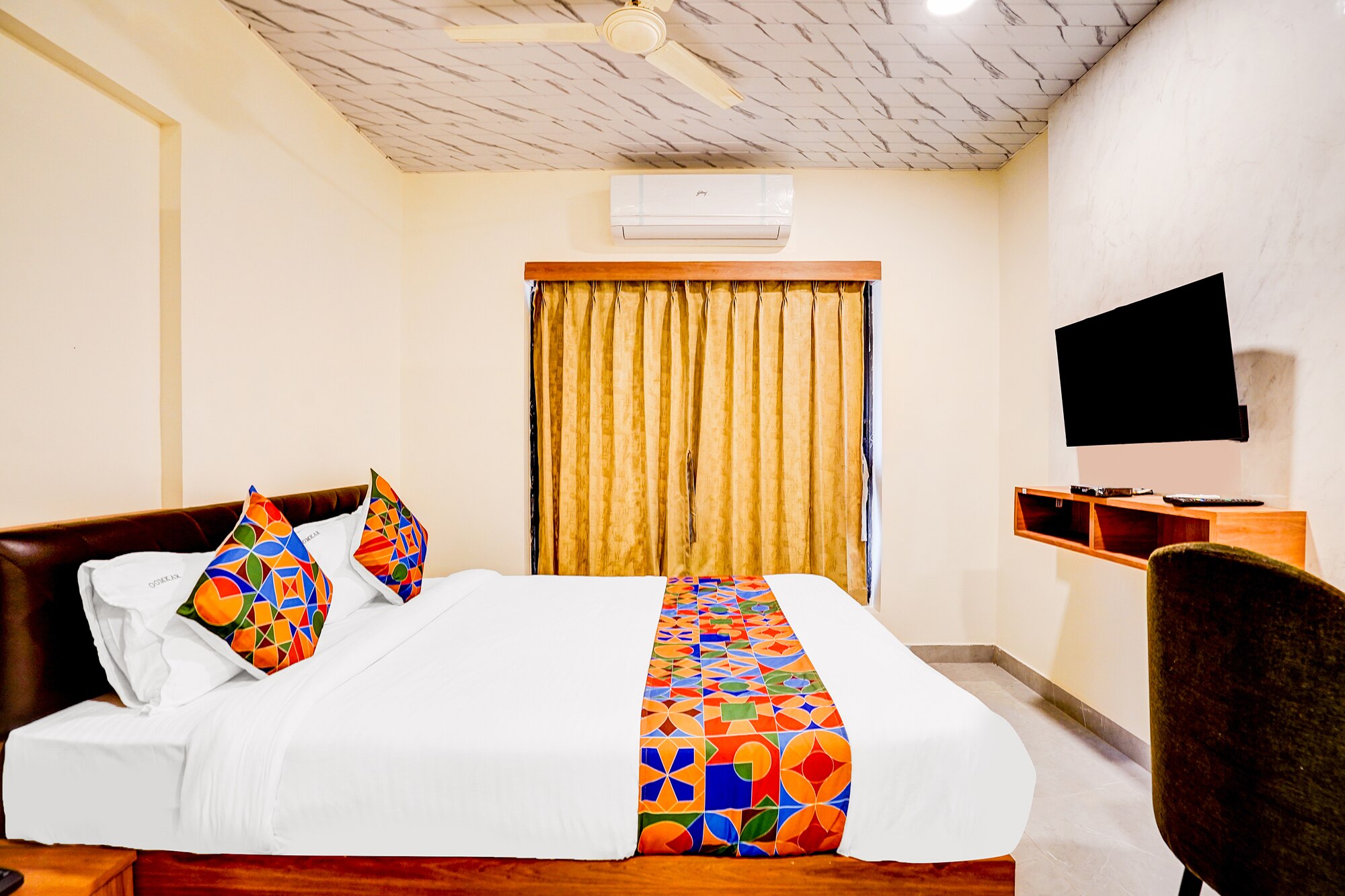 FabHotel Omkar & Lodging - phoenix market city - Tap to explore photos