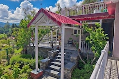 Nature's Vibe Stays luxury Villa with an orchard, Mukteshwar