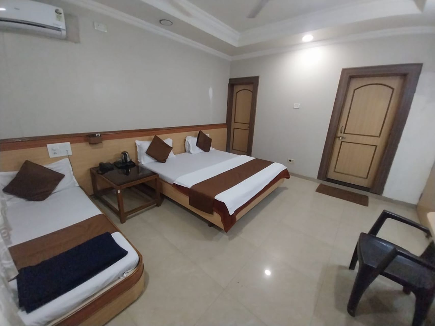 Deluxe Triple Bed AC 1