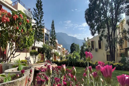 Luxury Cottage by Itvara