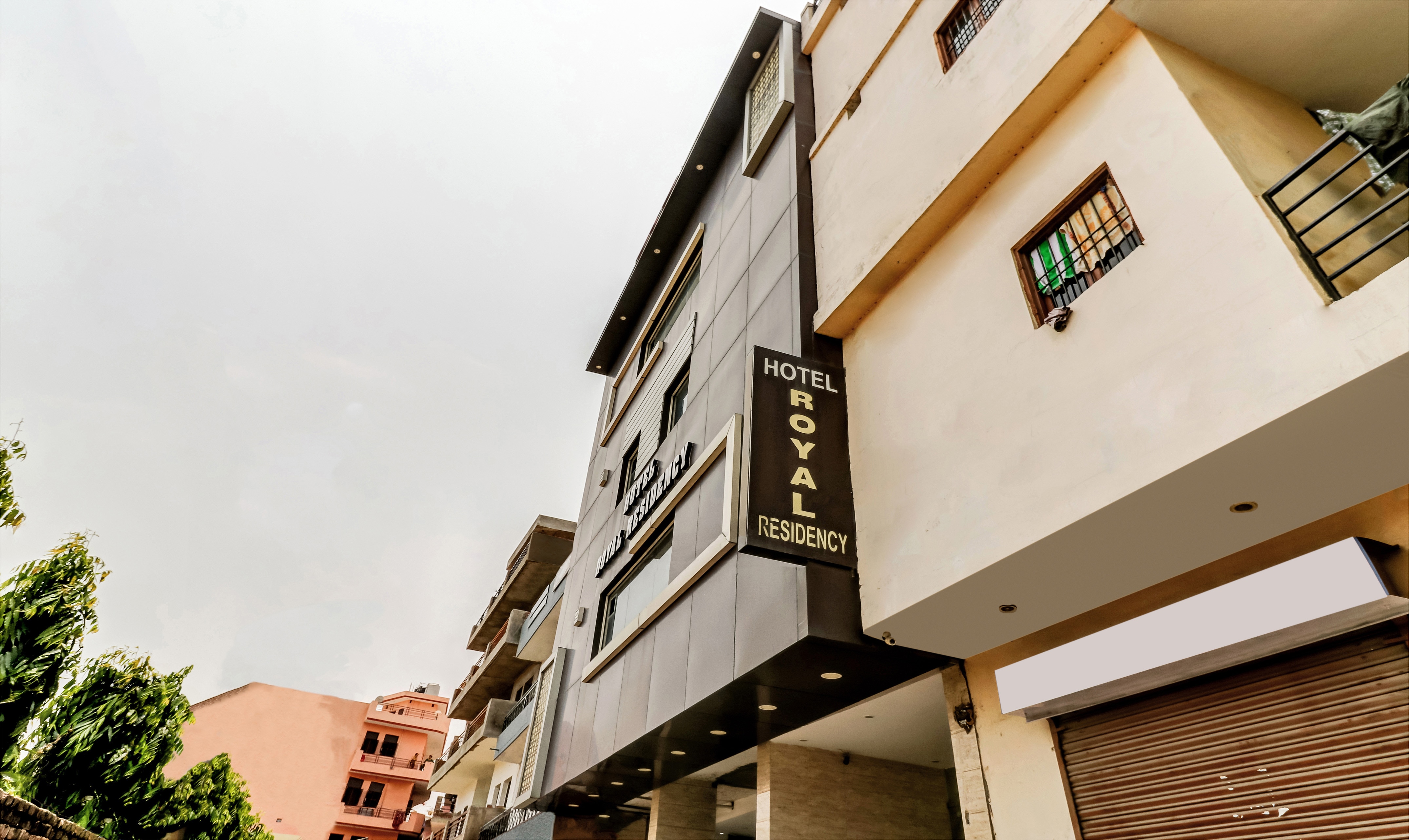 Hotel Royal Residency Near ISBT Mohali Chandigarh - Tap to explore photos