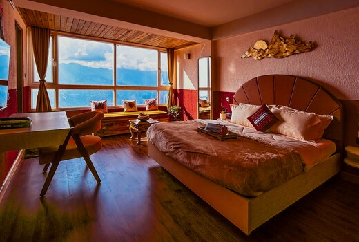 Himalayan Hues | Serene with Kanchenjunga Views