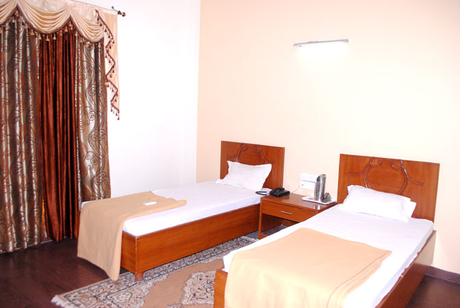 THE GRAND UTSAV MOTEL & CHATORI RESTURENT - Tap to explore photos