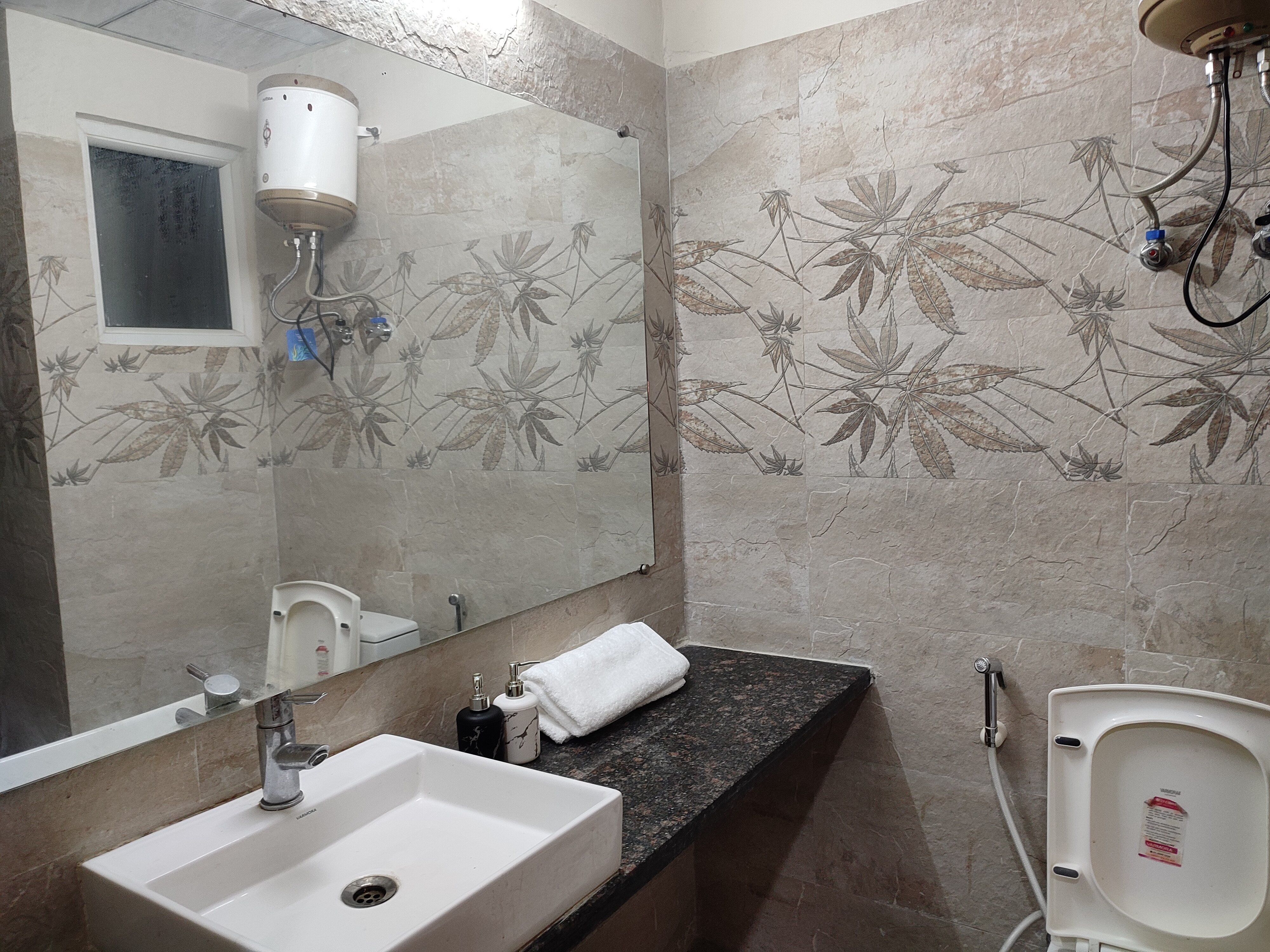 Urban Suites, Cozy Studio in Zeta, Greater Noida - Tap to explore photos