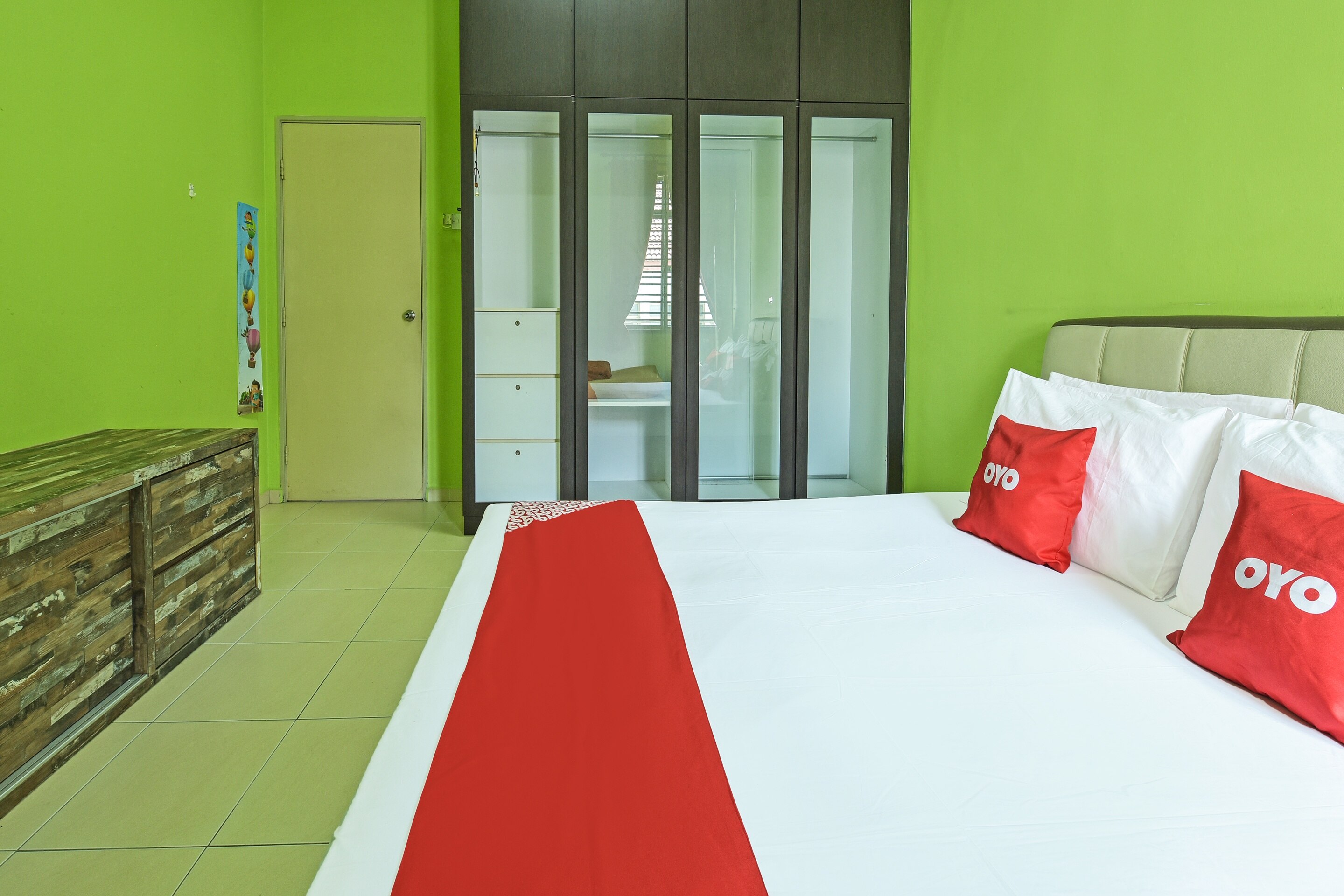 OYO Home  90532 Casa Azlinda Muslim Homestay Ii - Tap to explore photos