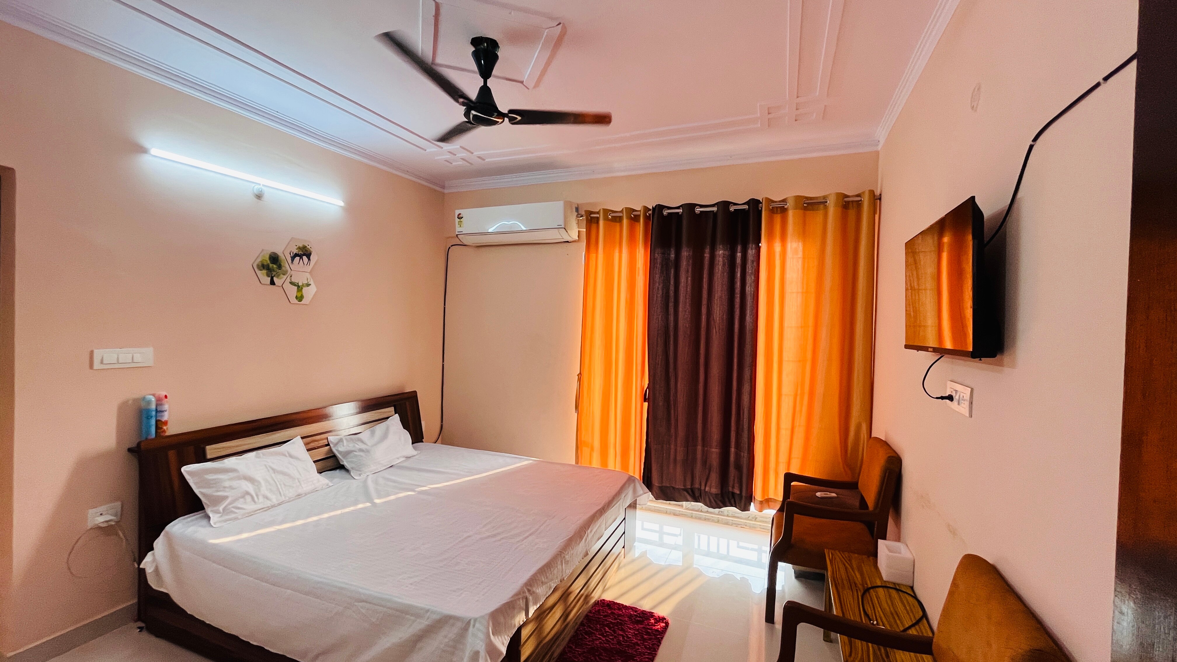 Bcc Blue mountain apartment Vrindavan sector 17 - Tap to explore photos