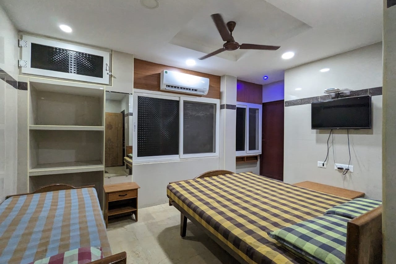 Srinivasa Lodge - Tap to explore photos