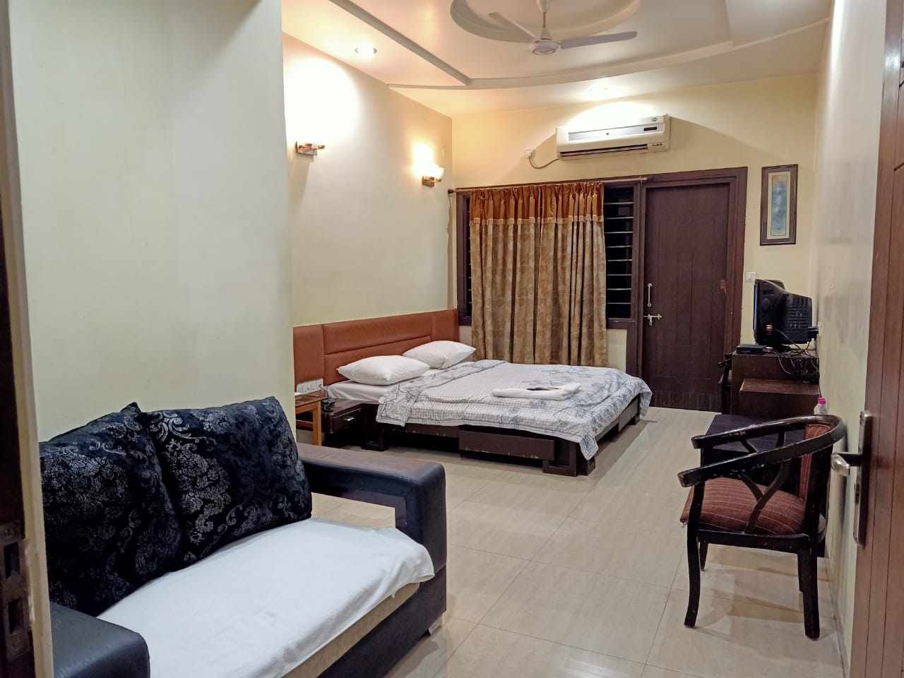 Family Room 1