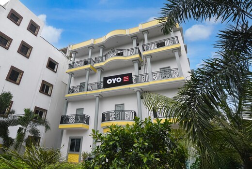 SPOT ON The Green Palace