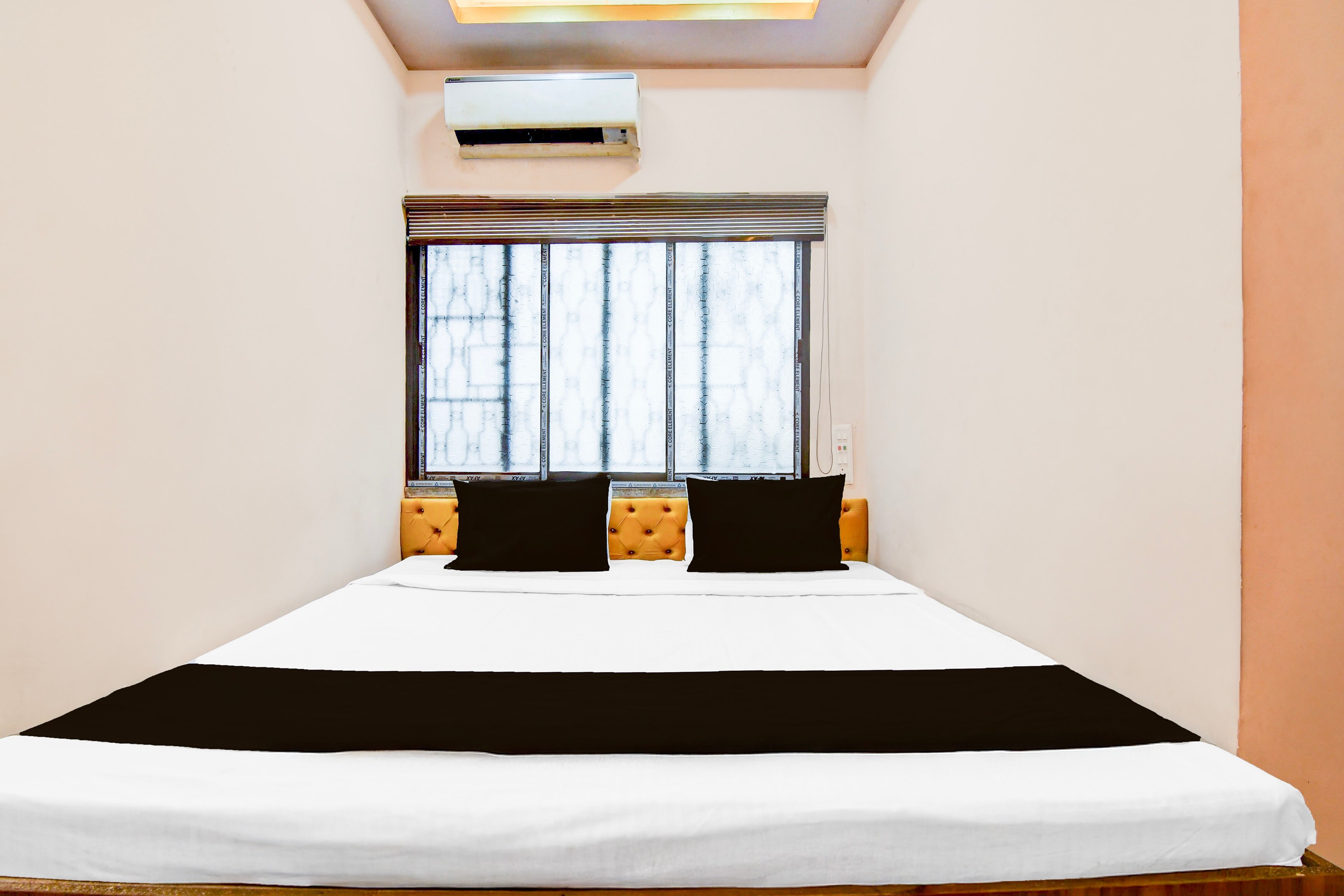 Hotel O MD INTERNATIONAL GUEST HOUSE - Tap to explore photos