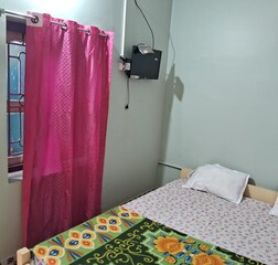 AC Room With Rental Kitchen Facility