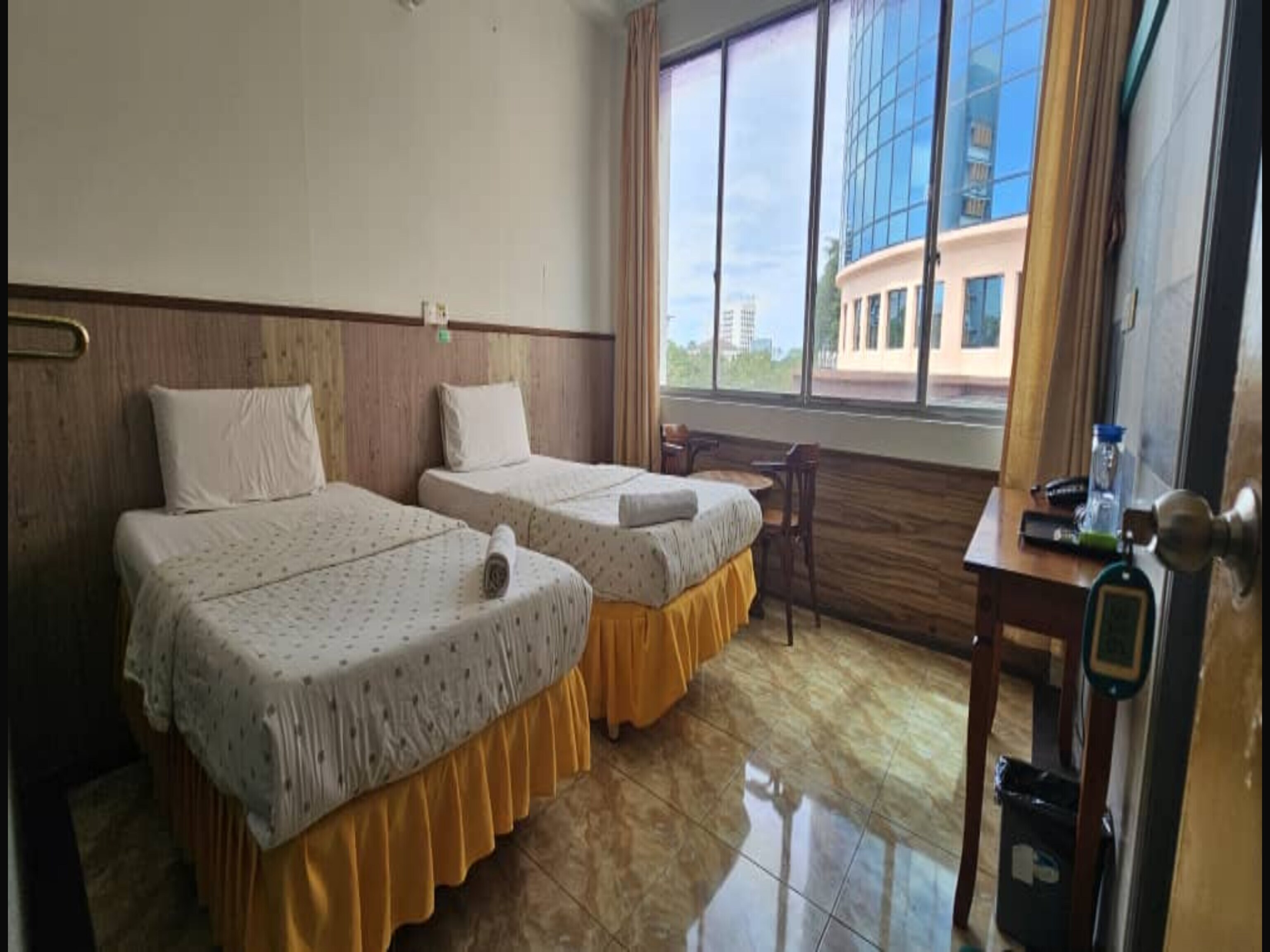 OYO 90979 Sianglory Inn - Tap to explore photos