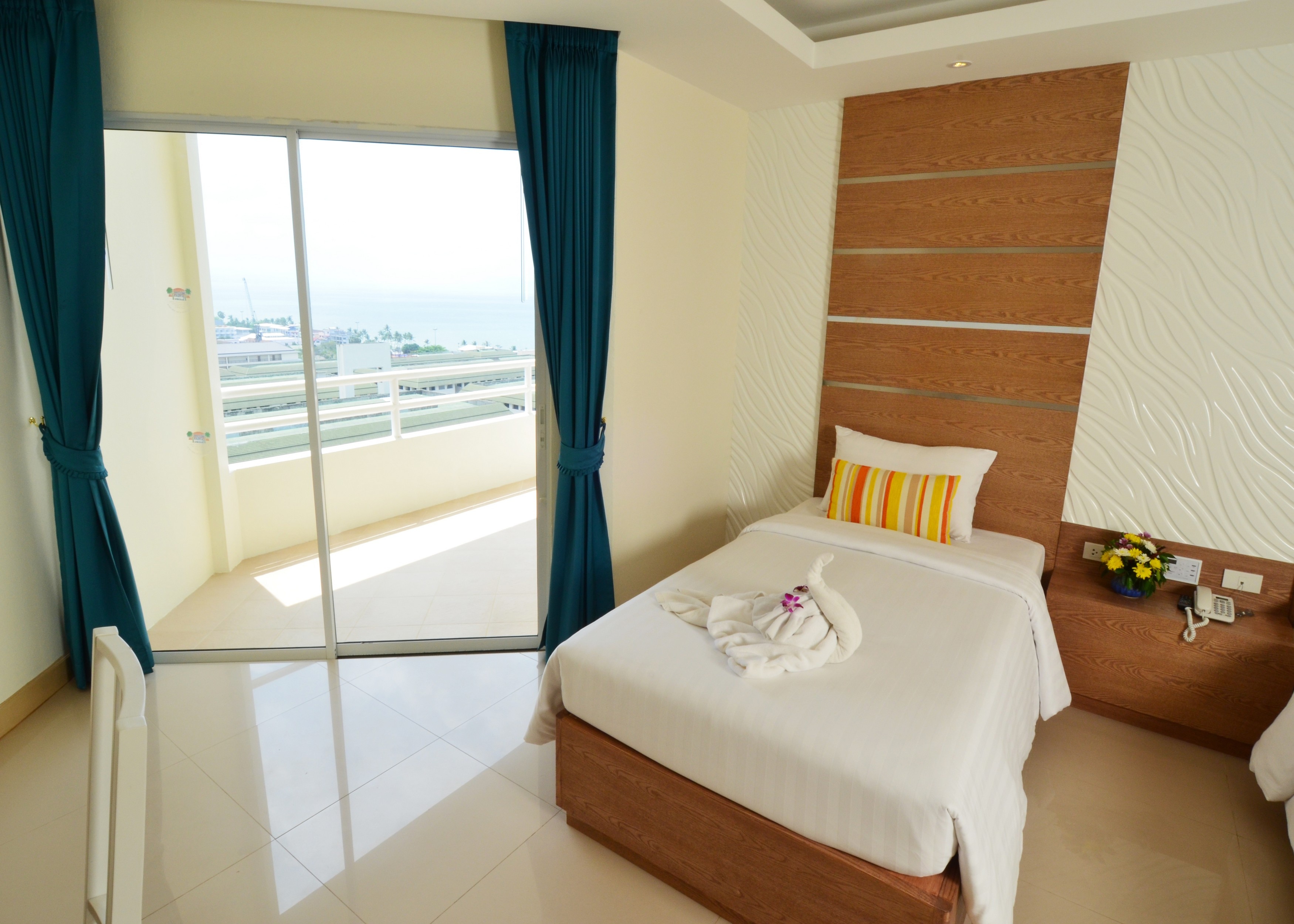 Welcome Jomtien Beach Hotel - Tap to explore photos