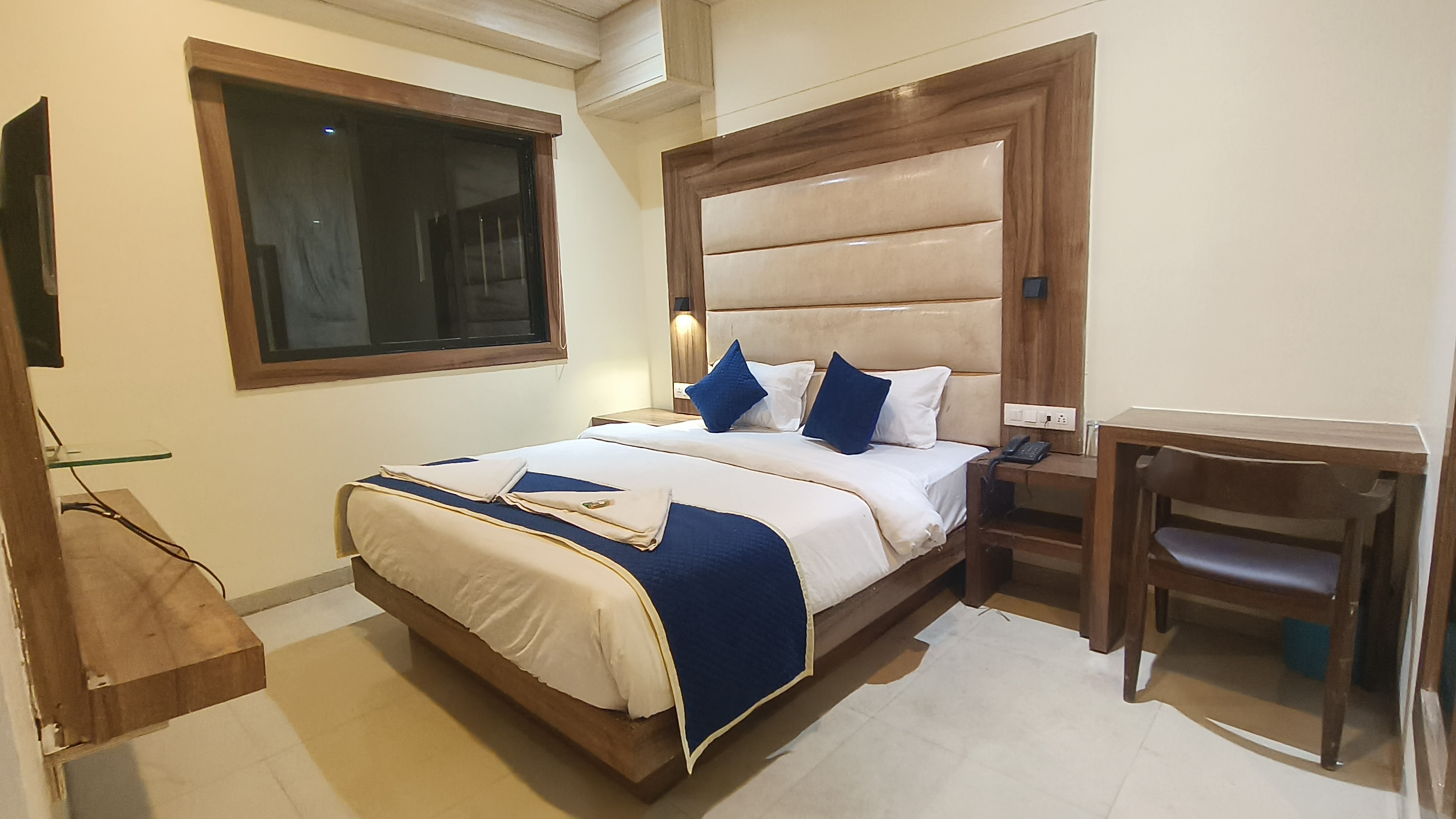 HOTEL ASHRAYA INTERNATIONAL - Tap to explore photos