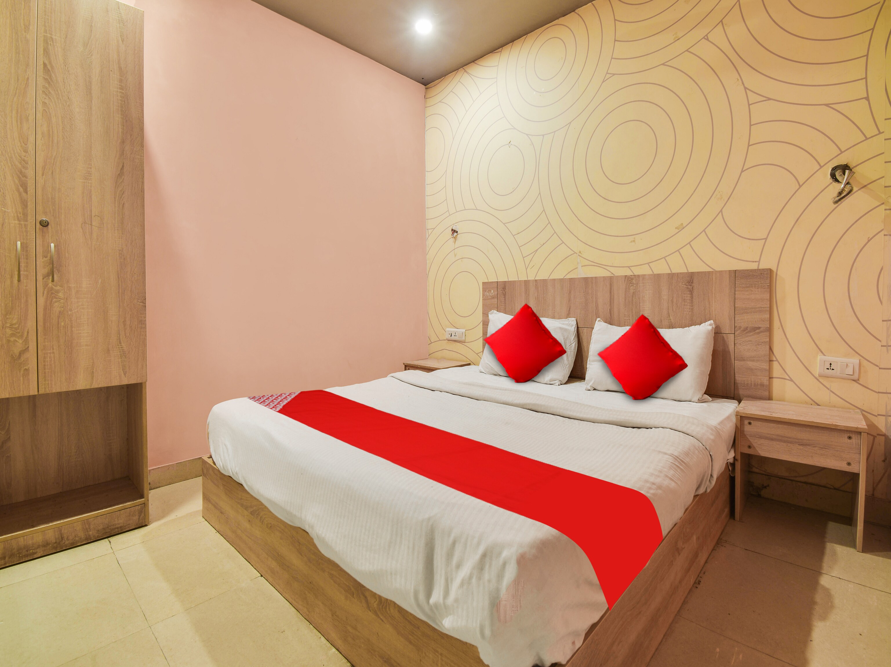 Hotel O D Plaza Madhuban Chowk - Tap to explore photos
