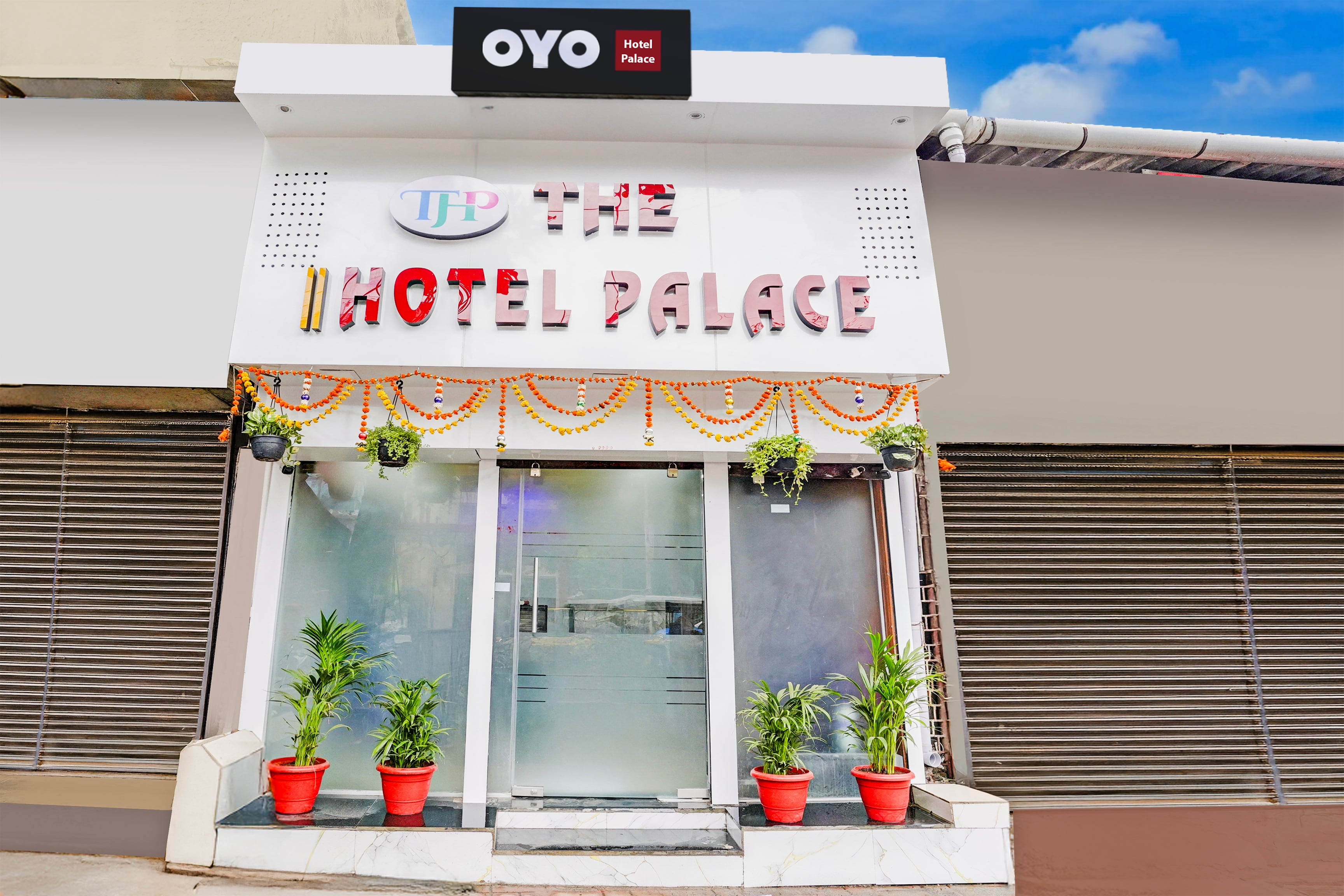 Hotel O The Hotel Palace - Tap to explore photos