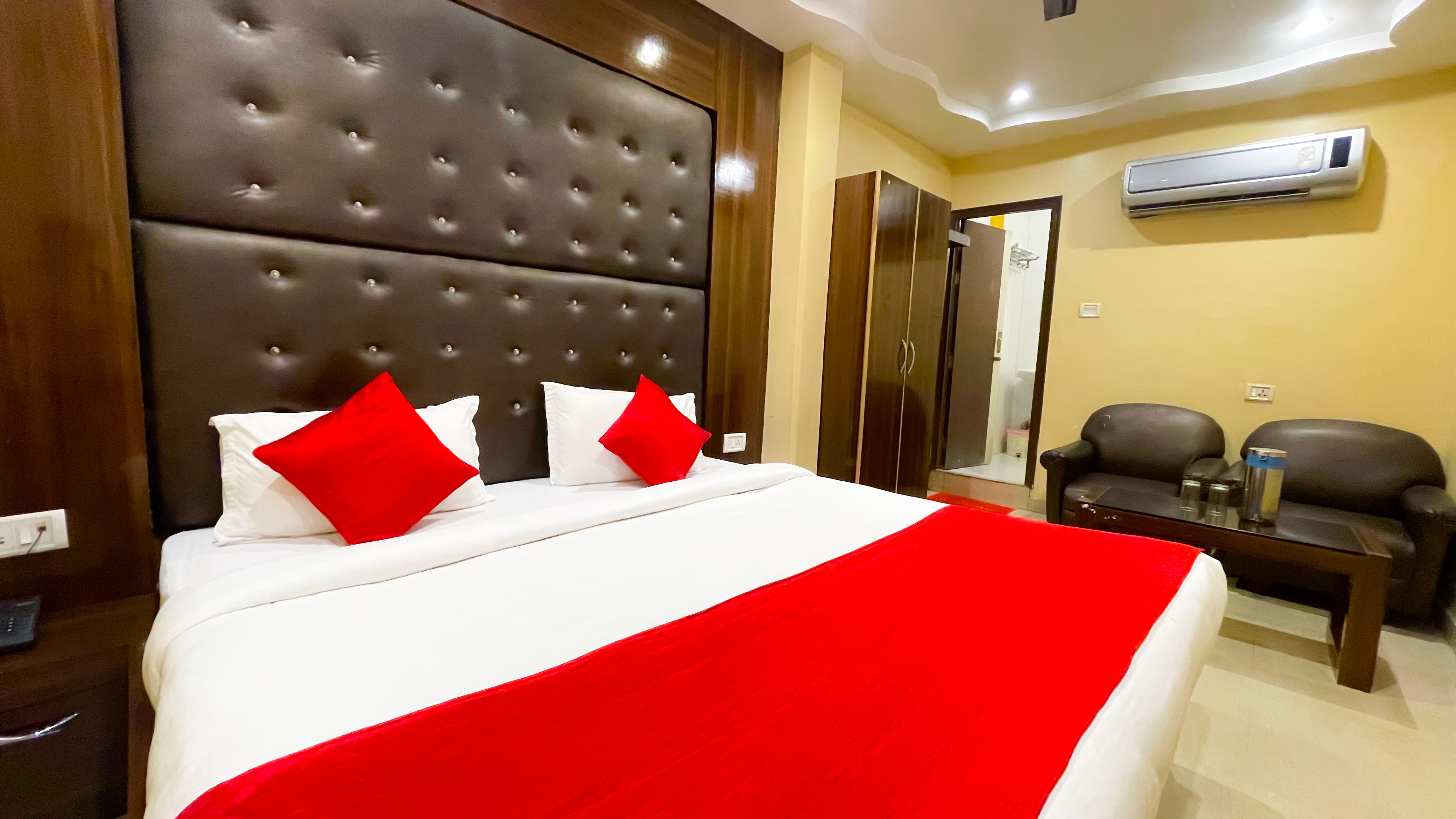 HOTEL YASH 150 Meters from railway station - Tap to explore photos