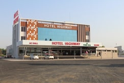 Hotel Highway, Prantij