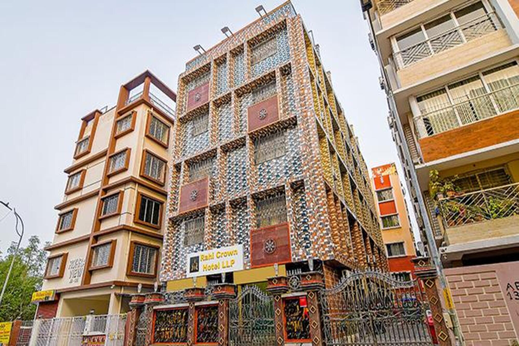 FabHotel Rahi Crown - Tap to explore photos