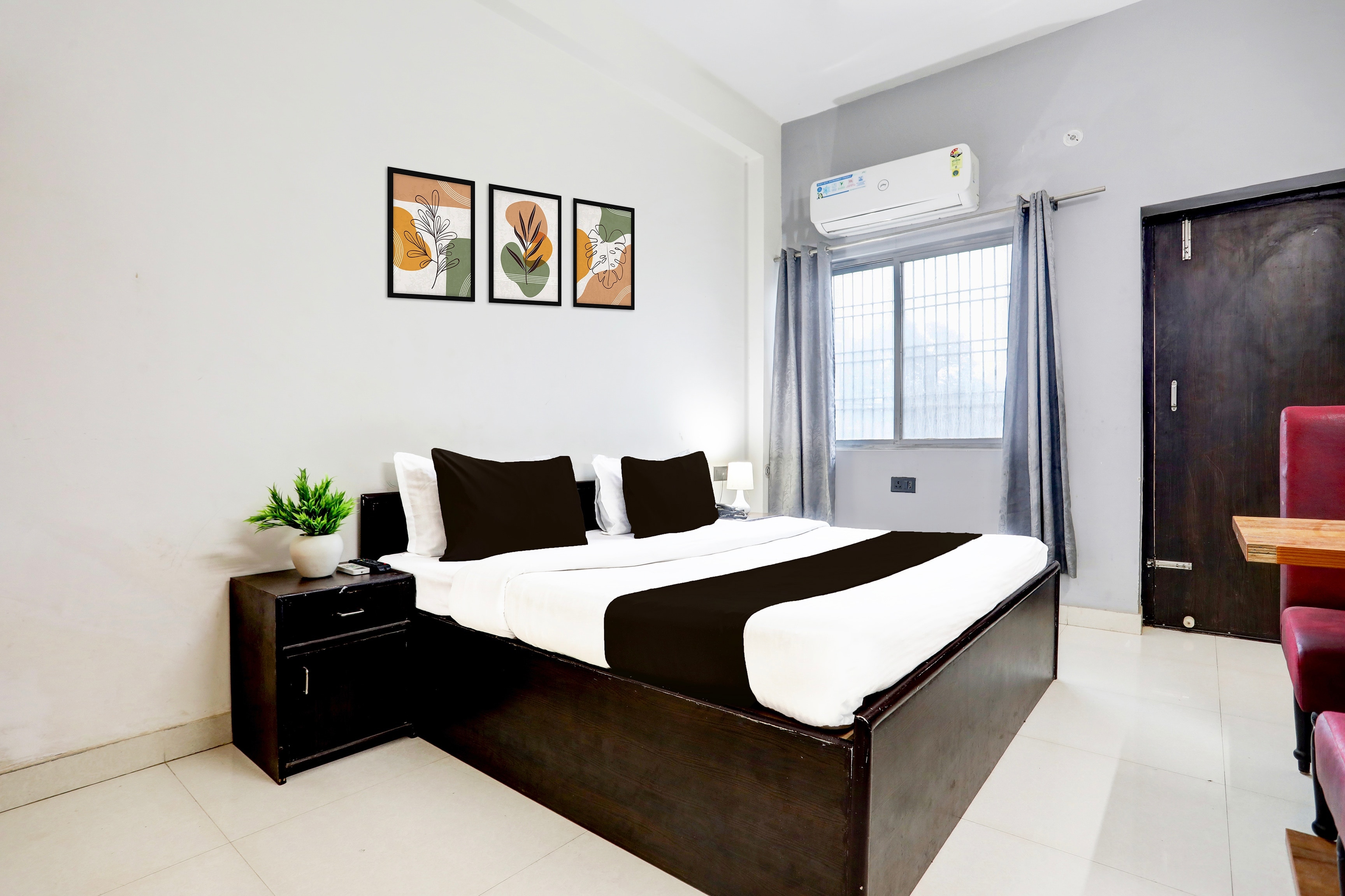 Townhouse Divyanagar Formerly Shivam Grand Ranidiha Tiraha - Tap to explore photos