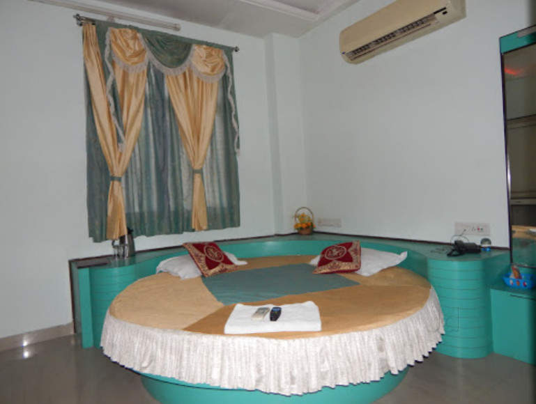 Hotel Shree Ji - Tap to explore photos