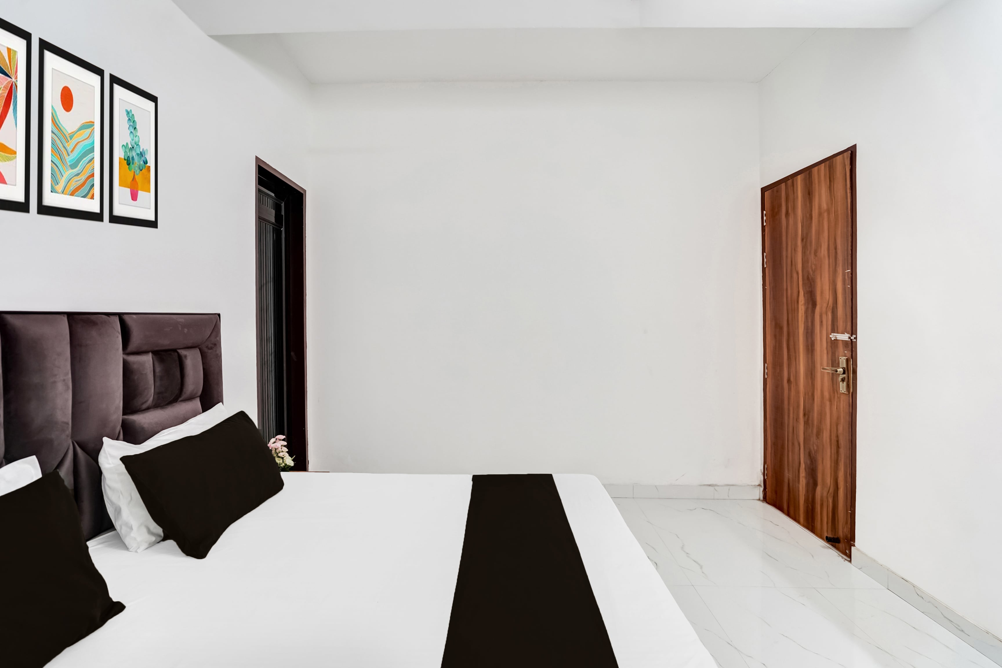 Super Hotel O Burari New Delhi - Tap to explore photos