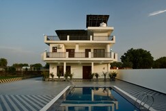 CasaBianca Private Luxury Oasis with Pool Lawn, Gurgaon