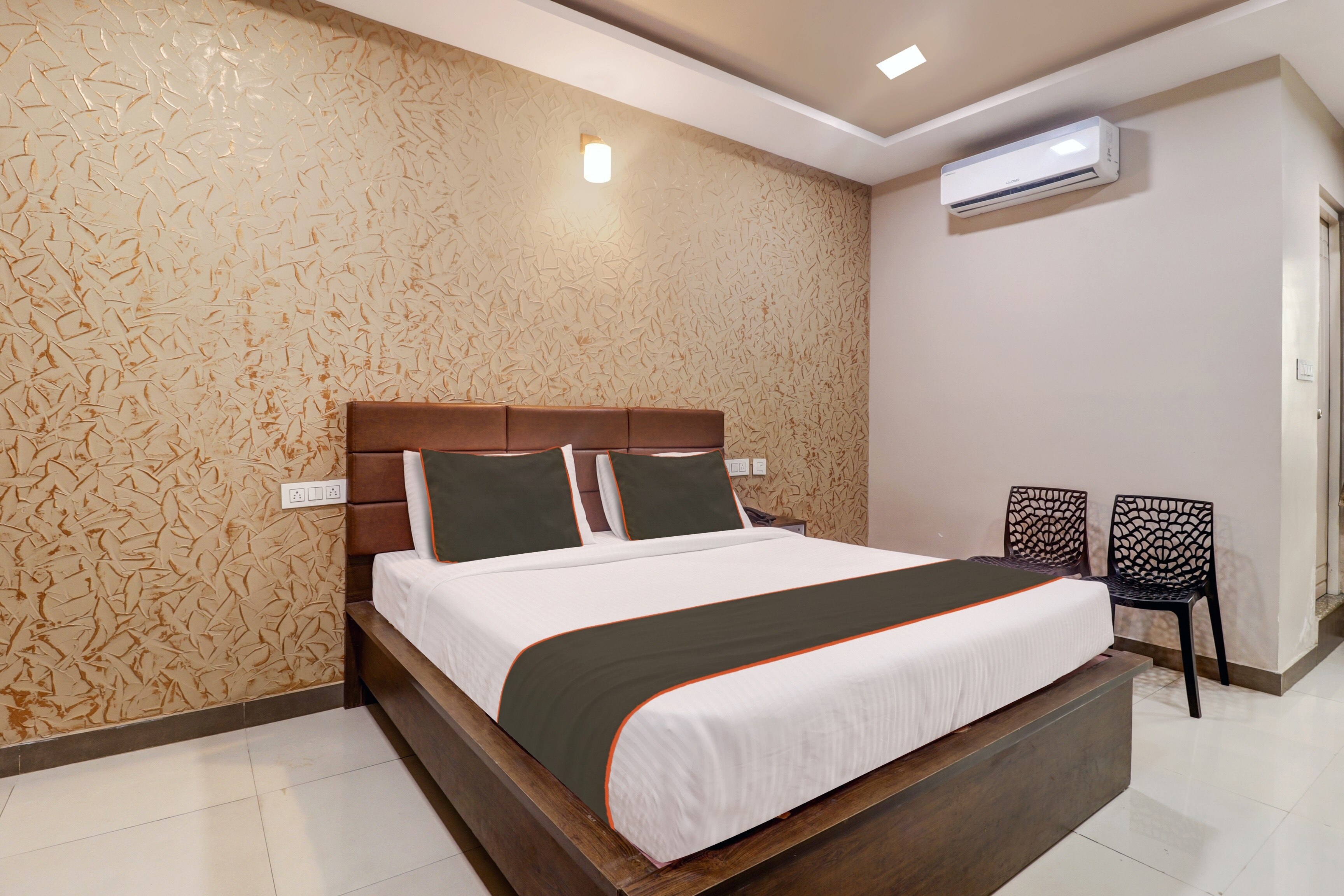Super Collection O Emara Delight Executives Rooms - Tap to explore photos