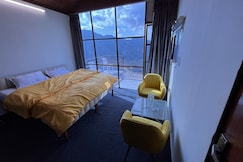 Nivriti Stays, Kanatal