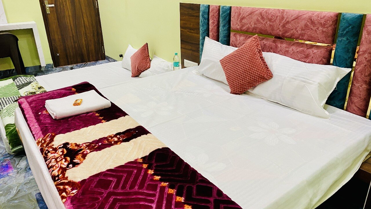 Hotel Shree Sita Ram Kuti - Tap to explore photos