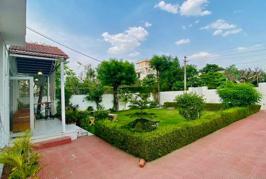 solanki farm & pool villa garden
